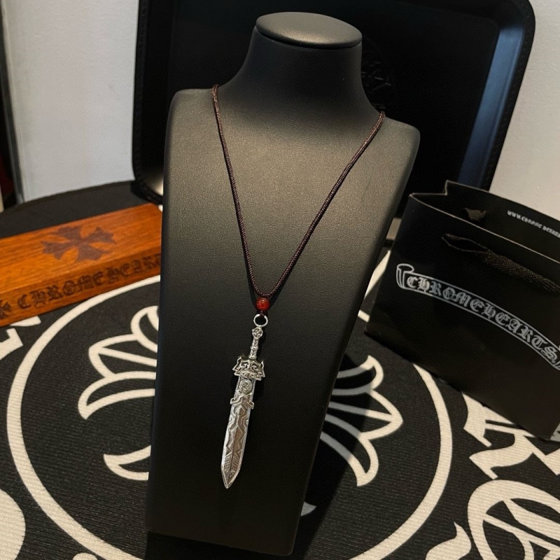 Ch*0me He**ts necklaces